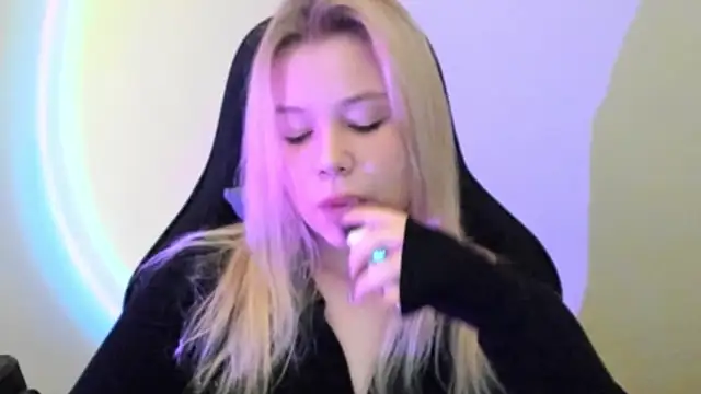 Snapshot of Lulu_Di chatting on 02-21-26, 05:08 Lulu Di online show from 02-21-26, 05:08