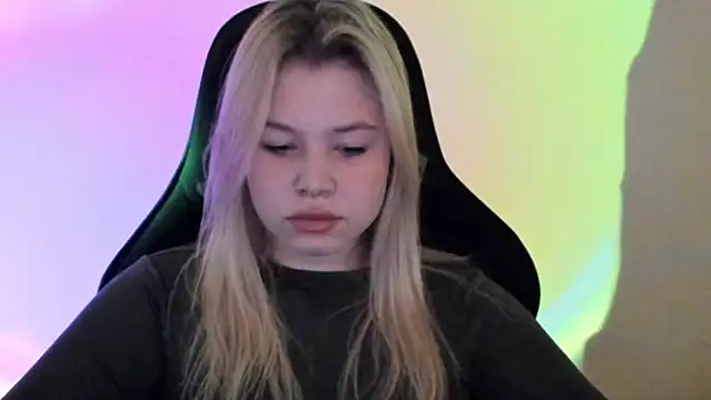 Snapshot of Lulu_Di chatting on 02-22-26, 02:13 Lulu Di online show from 02-22-26, 02:13