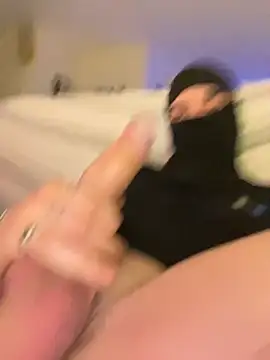 Snapshot of caliente6914 chatting on 04-09-26, 04:01 caliente6914 online show from 04-09-26, 04:01