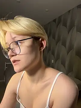 LuunaDorean online show from 01-18-26, 11:52