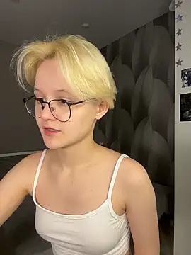 LuunaDorean online show from 02-04-26, 10:04