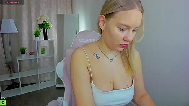 Snapshot of Vanessa_Harr1s chatting on 02-21-26, 02:01 Vanessa Harr1s online show from 02-21-26, 02:01