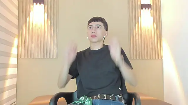 Snapshot of lian_cameron chatting on 02-17-26, 03:58 lian cameron online show from 02-17-26, 03:58