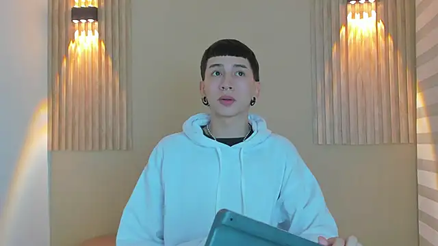 Snapshot of lian_cameron chatting on 02-20-26, 03:58 lian cameron online show from 02-20-26, 03:58