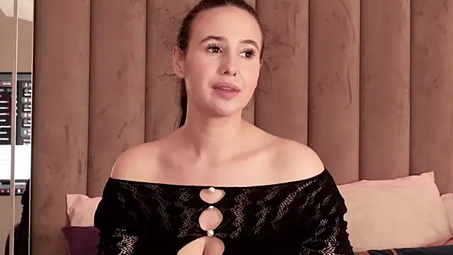 Snapshot of MavisReeve chatting on 02-06-26, 06:40 MavisReeve online show from 02-06-26, 06:40