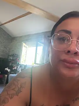 Snapshot of Melissa-suisse chatting on 06-01-26, 03:58 Melissa-suisse online show from 06-01-26, 03:58