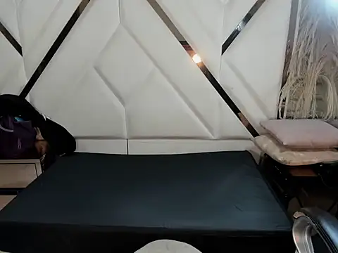 Snapshot of Shara_Oz chatting on 02-28-26, 02:56 Shara Oz online show from 02-28-26, 02:56