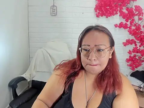 Snapshot of Shara_Oz chatting on 04-10-26, 02:50 Shara Oz online show from 04-10-26, 02:50