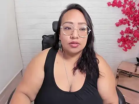 Snapshot of Shara_Oz chatting on 05-19-26, 12:11 Shara Oz online show from 05-19-26, 12:11
