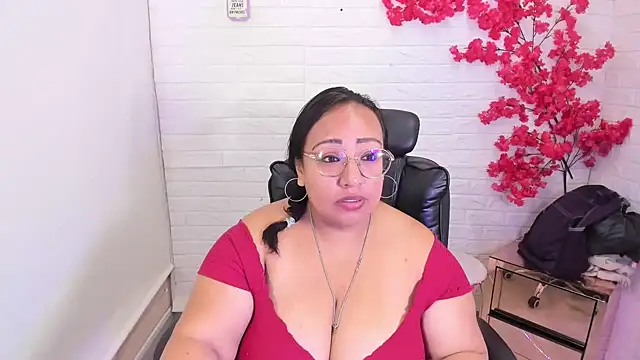 Snapshot of Shara_Oz chatting on 05-23-26, 01:04 Shara Oz online show from 05-23-26, 01:04