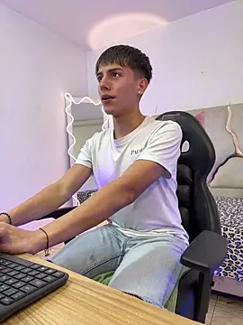 Snapshot of EVAN_TAY chatting on 02-10-26, 02:59 EVAN TAY online show from 02-10-26, 02:59