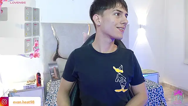 Snapshot of EVAN_TAY chatting on 02-14-26, 04:09 EVAN TAY online show from 02-14-26, 04:09