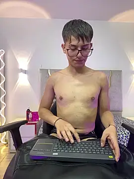 Snapshot of EVAN_TAY chatting on 03-02-26, 05:19 EVAN TAY online show from 03-02-26, 05:19