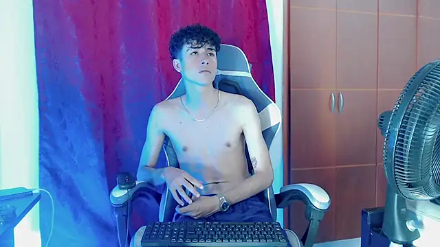 Snapshot of Johnny_cagee_ chatting on 02-05-26, 01:10 Johnny cagee online show from 02-05-26, 01:10