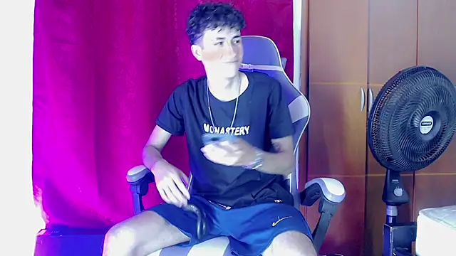 Snapshot of Johnny_cagee_ chatting on 02-05-26, 11:42 Johnny cagee online show from 02-05-26, 11:42