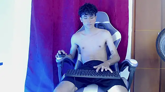 Snapshot of Johnny_cagee_ chatting on 02-11-26, 12:15 Johnny cagee online show from 02-11-26, 12:15