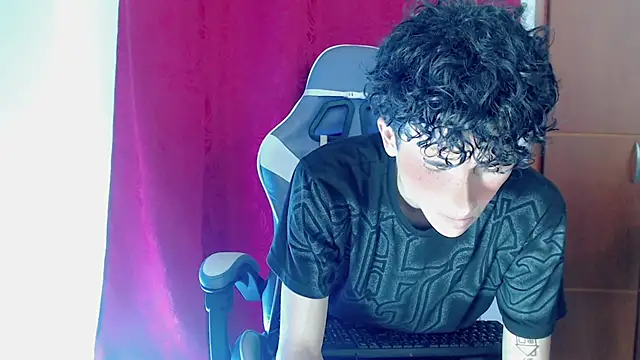 Snapshot of Johnny_cagee_ chatting on 02-12-26, 11:22 Johnny cagee online show from 02-12-26, 11:22