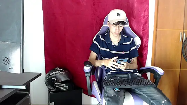 Snapshot of Johnny_cagee_ chatting on 03-01-26, 12:12 Johnny cagee online show from 03-01-26, 12:12