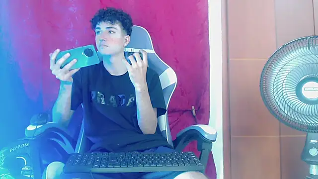 Snapshot of Johnny_cagee_ chatting on 03-02-26, 01:52 Johnny cagee online show from 03-02-26, 01:52