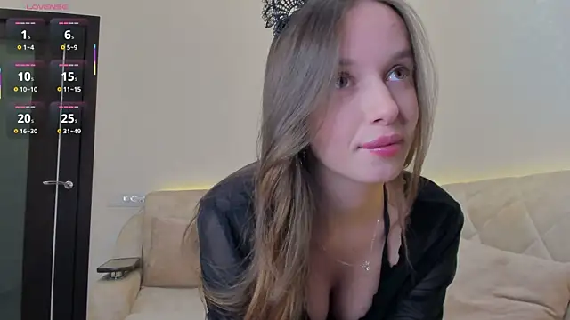 Snapshot of SweetSolana chatting on 06-15-26, 11:18 SweetSolana online show from 06-15-26, 11:18