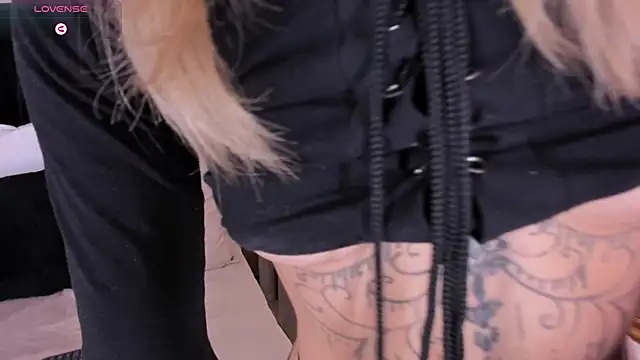 Crystal Rose   online show from 04-12-26, 11:04