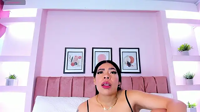 Snapshot of Sophia_Salem chatting on 02-12-26, 12:00 Sophia Salem online show from 02-12-26, 12:00