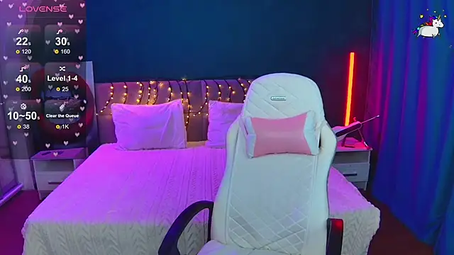 Snapshot of Lunatrend chatting on 02-23-26, 06:00 Lunatrend online show from 02-23-26, 06:00