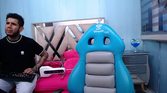 Snapshot of allison_max_tattoo chatting on 02-08-26, 02:15 allison max tattoo online show from 02-08-26, 02:15