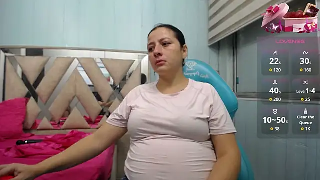 Snapshot of allison_max_tattoo chatting on 02-16-26, 12:40 allison max tattoo online show from 02-16-26, 12:40