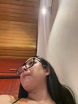 Snapshot of Violetta_pinkk1 chatting on 02-18-26, 04:41 Violetta pinkk1 online show from 02-18-26, 04:41