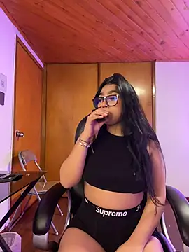 Snapshot of Violetta_pinkk1 chatting on 02-21-26, 04:02 Violetta pinkk1 online show from 02-21-26, 04:02