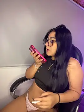 Snapshot of Violetta_pinkk1 chatting on 02-24-26, 03:48 Violetta pinkk1 online show from 02-24-26, 03:48