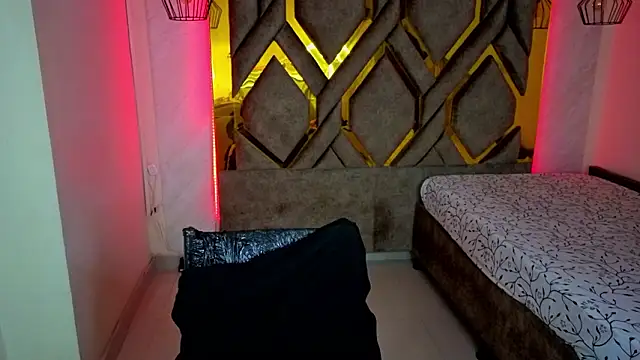 Snapshot of Luvienne chatting on 02-10-26, 08:35 Luvienne online show from 02-10-26, 08:35