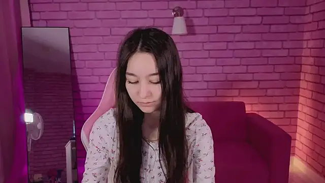 Snapshot of Nicole_Brownie chatting on 02-17-26, 08:33 Nicole Brownie online show from 02-17-26, 08:33