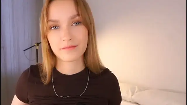 Snapshot of HellenSpelly chatting on 02-22-26, 10:19 HellenSpelly online show from 02-22-26, 10:19