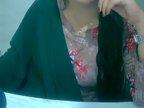 Snapshot of Cute_Aliyaa chatting on 02-25-26, 07:40 Cute Aliyaa online show from 02-25-26, 07:40