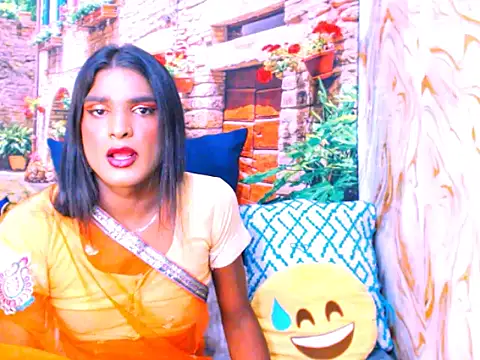 Snapshot of spicybarbie chatting on 02-15-26, 05:09 spicybarbie online show from 02-15-26, 05:09