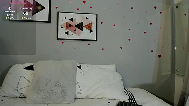 Snapshot of PauleteW10 chatting on 03-10-26, 12:32 PauleteW10 online show from 03-10-26, 12:32