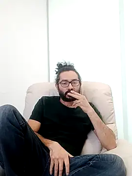 Snapshot of Batou1683 chatting on 02-06-26, 01:03 Batou1683 online show from 02-06-26, 01:03