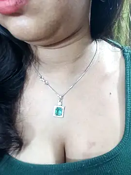 Snapshot of alinaarora chatting on 03-26-26, 06:52 alinaarora online show from 03-26-26, 06:52