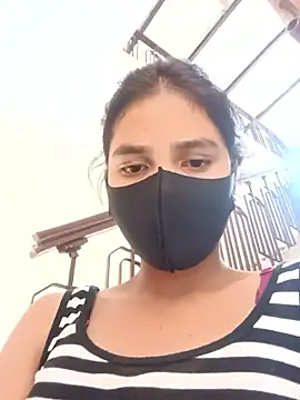Snapshot of Mahira-- chatting on 05-24-26, 05:23 Mahira-- online show from 05-24-26, 05:23