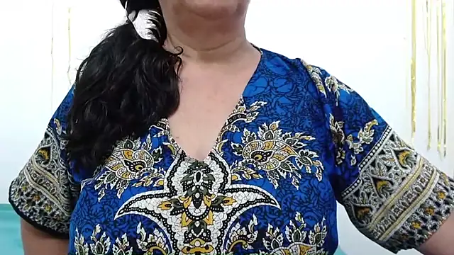 Snapshot of ElizabethMiler chatting on 02-18-26, 02:40 ElizabethMiler online show from 02-18-26, 02:40