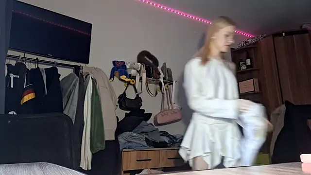 Snapshot of ChongTreece chatting on 02-06-26, 05:12 ChongTreece online show from 02-06-26, 05:12