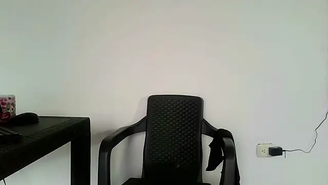 Snapshot of luisk200 chatting on 02-10-26, 01:04 luisk200 online show from 02-10-26, 01:04