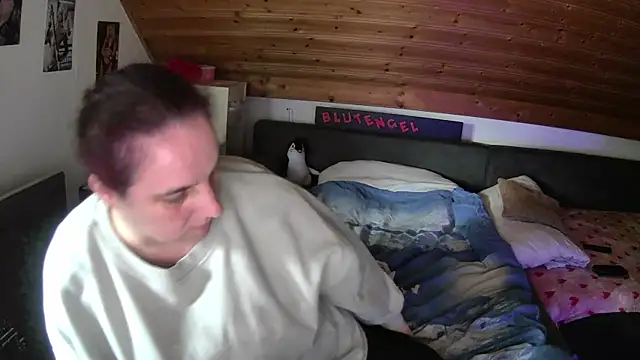 Snapshot of Blutengel_42 chatting on 02-25-26, 08:57 Blutengel 42 online show from 02-25-26, 08:57