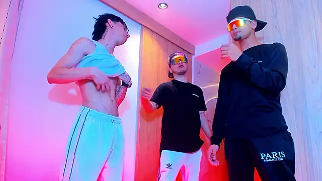 Snapshot of TheBatMansion chatting on 02-03-26, 06:22 TheBatMansion online show from 02-03-26, 06:22