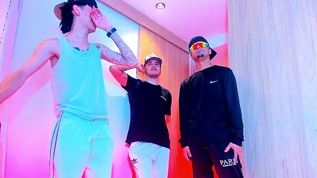 Snapshot of TheBatMansion chatting on 02-03-26, 06:40 TheBatMansion online show from 02-03-26, 06:40