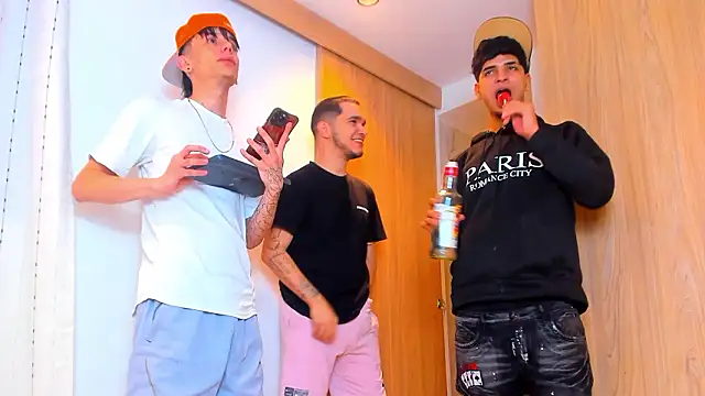 Snapshot of TheBatMansion chatting on 02-11-26, 04:28 TheBatMansion online show from 02-11-26, 04:28