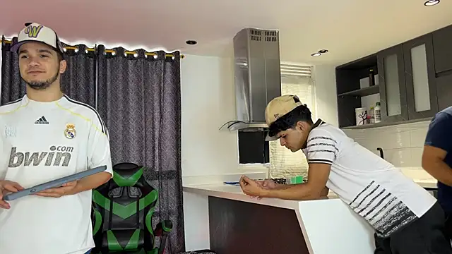 Snapshot of TheBatMansion chatting on 02-18-26, 09:55 TheBatMansion online show from 02-18-26, 09:55