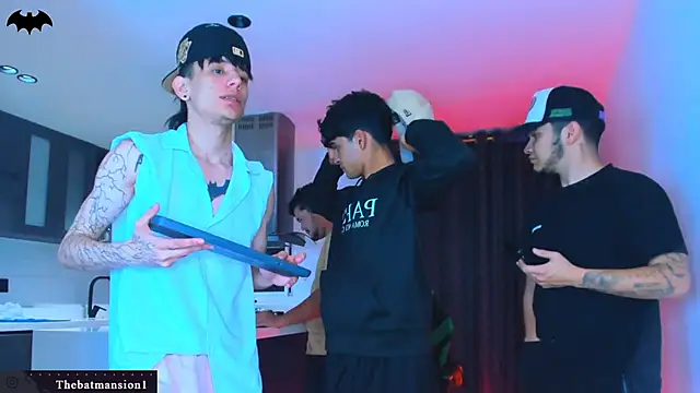 Snapshot of TheBatMansion chatting on 02-24-26, 01:25 TheBatMansion online show from 02-24-26, 01:25